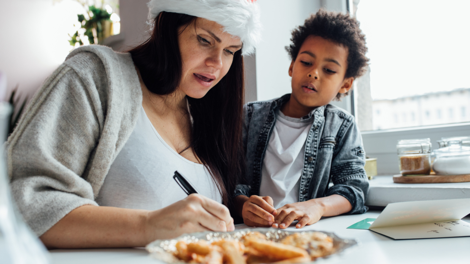 How To Tell Your Kids The Truth About Santa | Themompsychologist.com